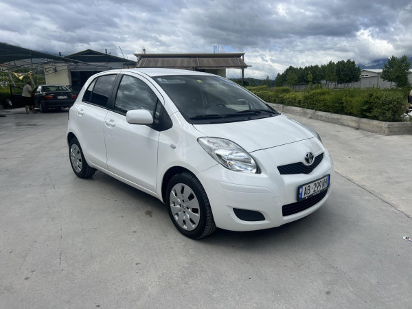 Tyota Yaris