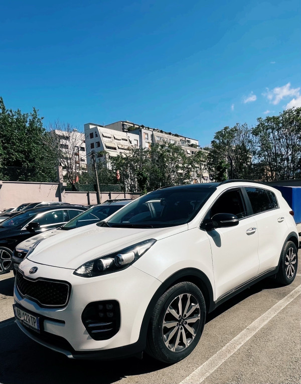 Kia Sportage 1.7 Diesel Automatic 4-5 Persons Panoramic