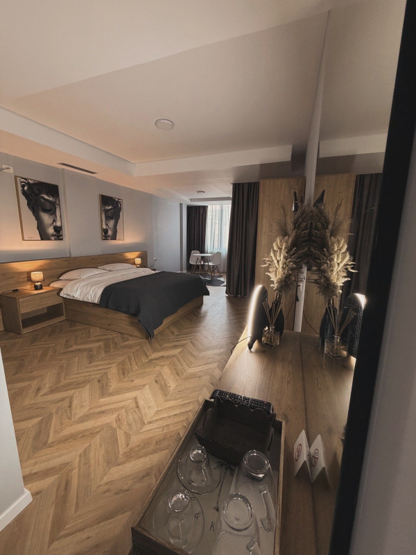 Onin Suites 102